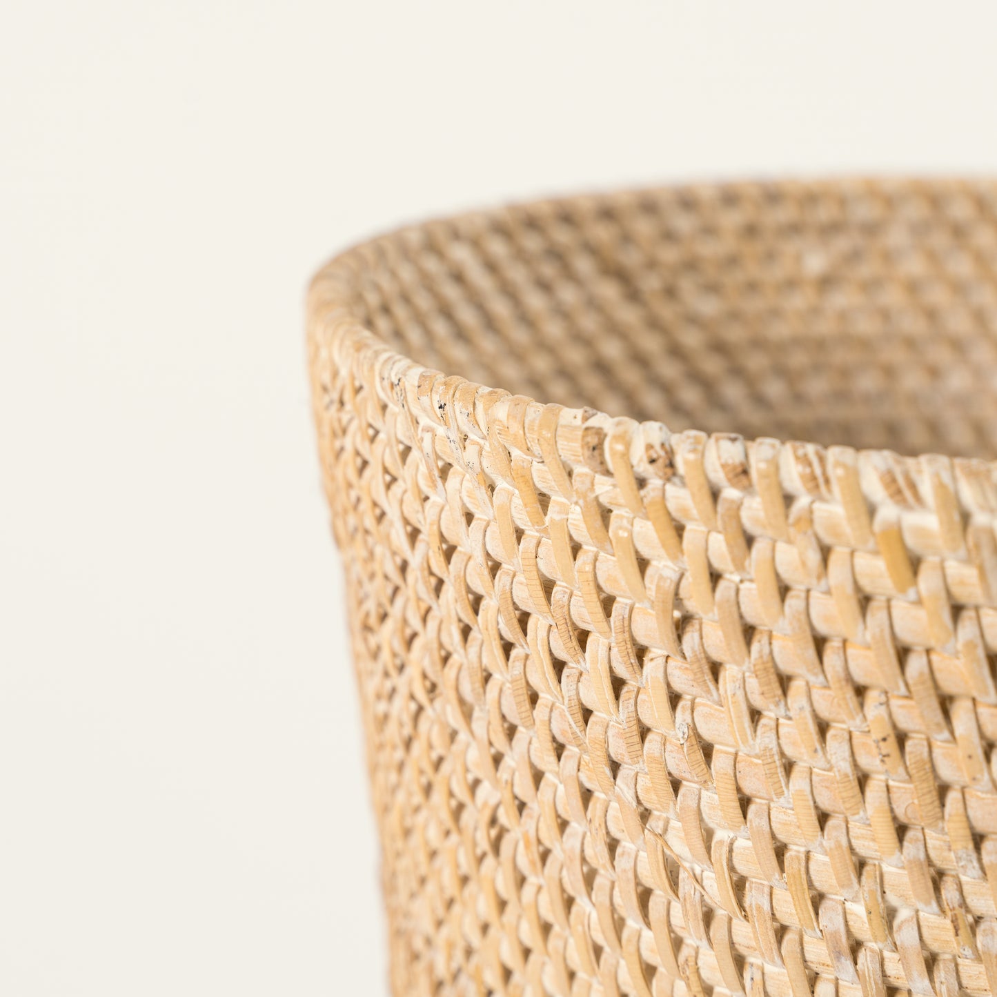 Apvali šiukšlių dėžė iš rotango