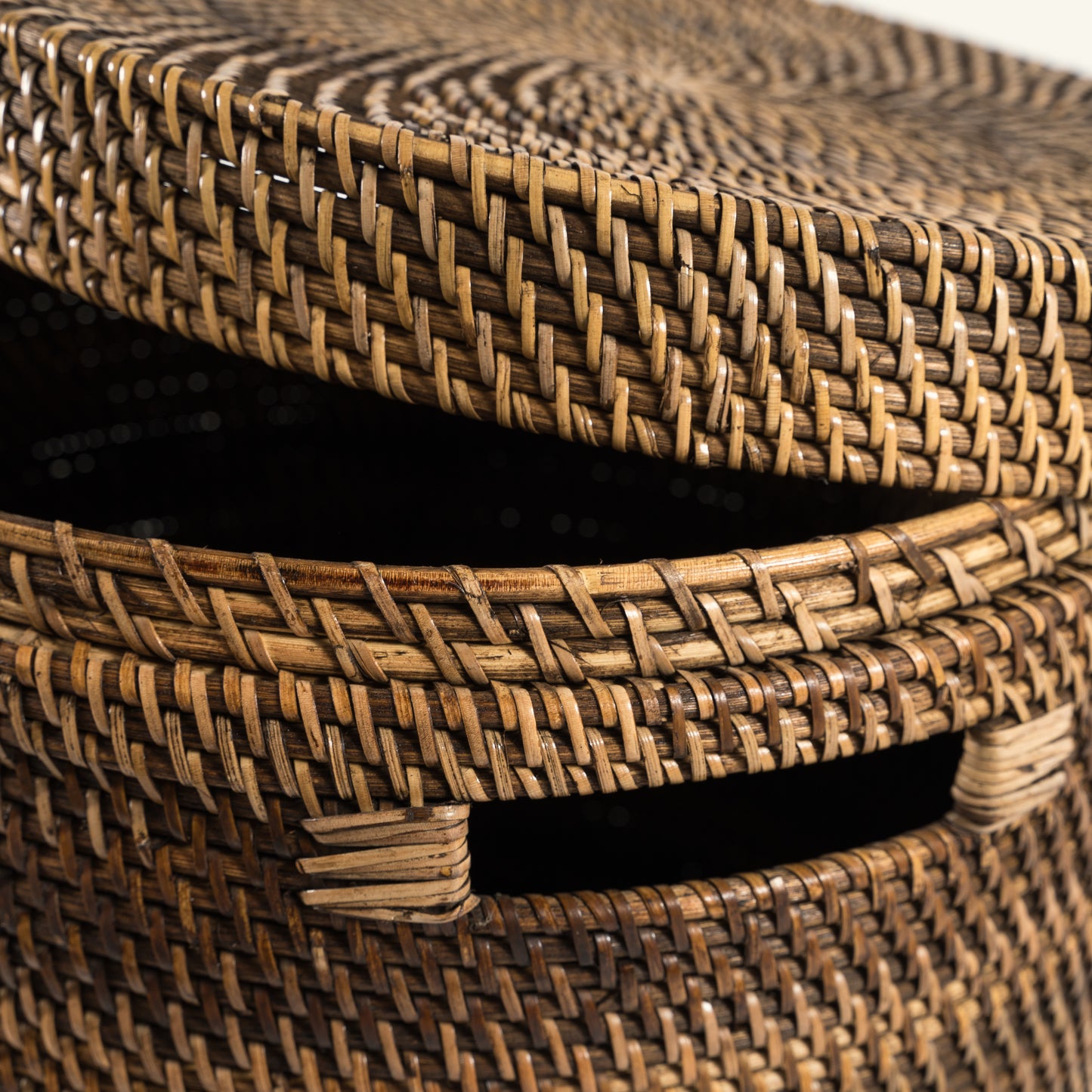 Round laundry basket