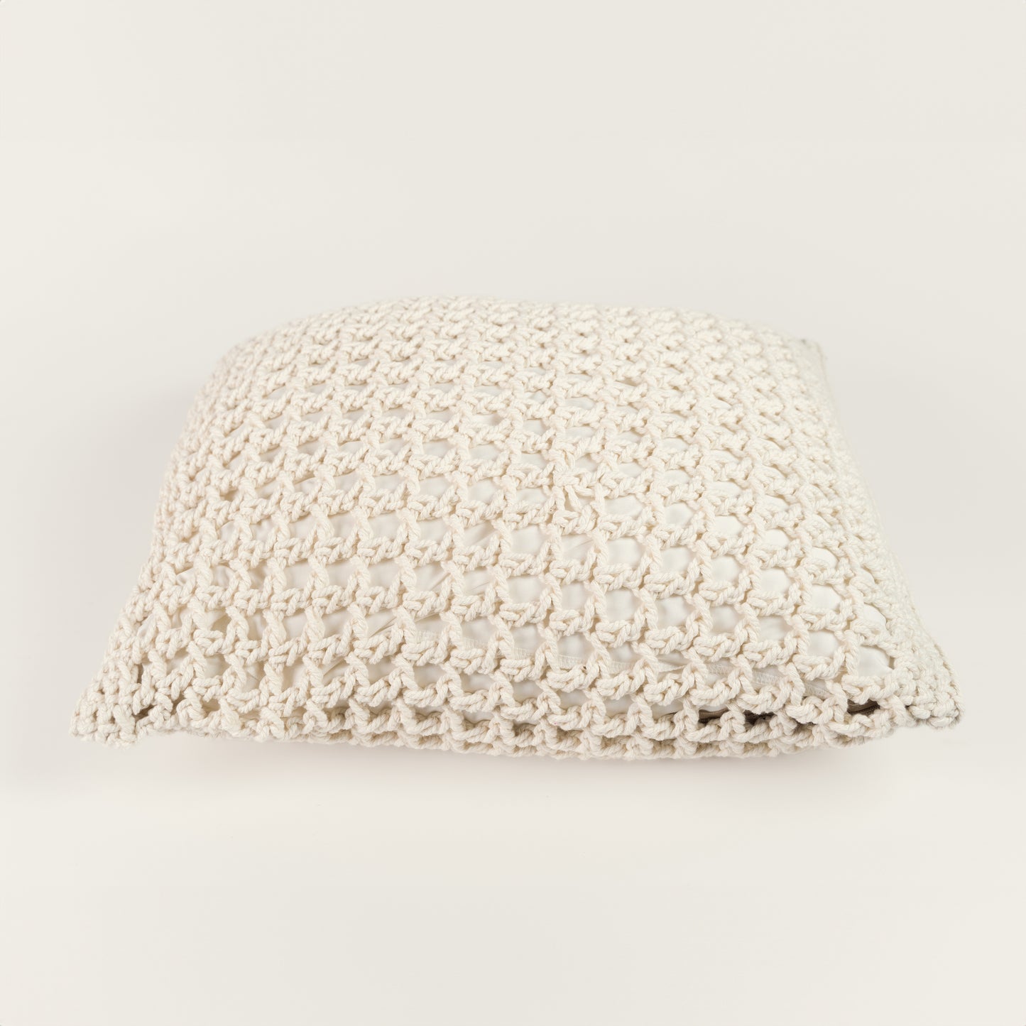 Rankų darbo pintas pagalvės užvalkalas