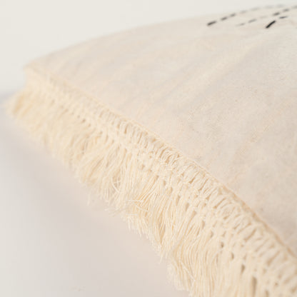 Rankų darbo siuvinėtas pagalvės užvalkalas su kutais