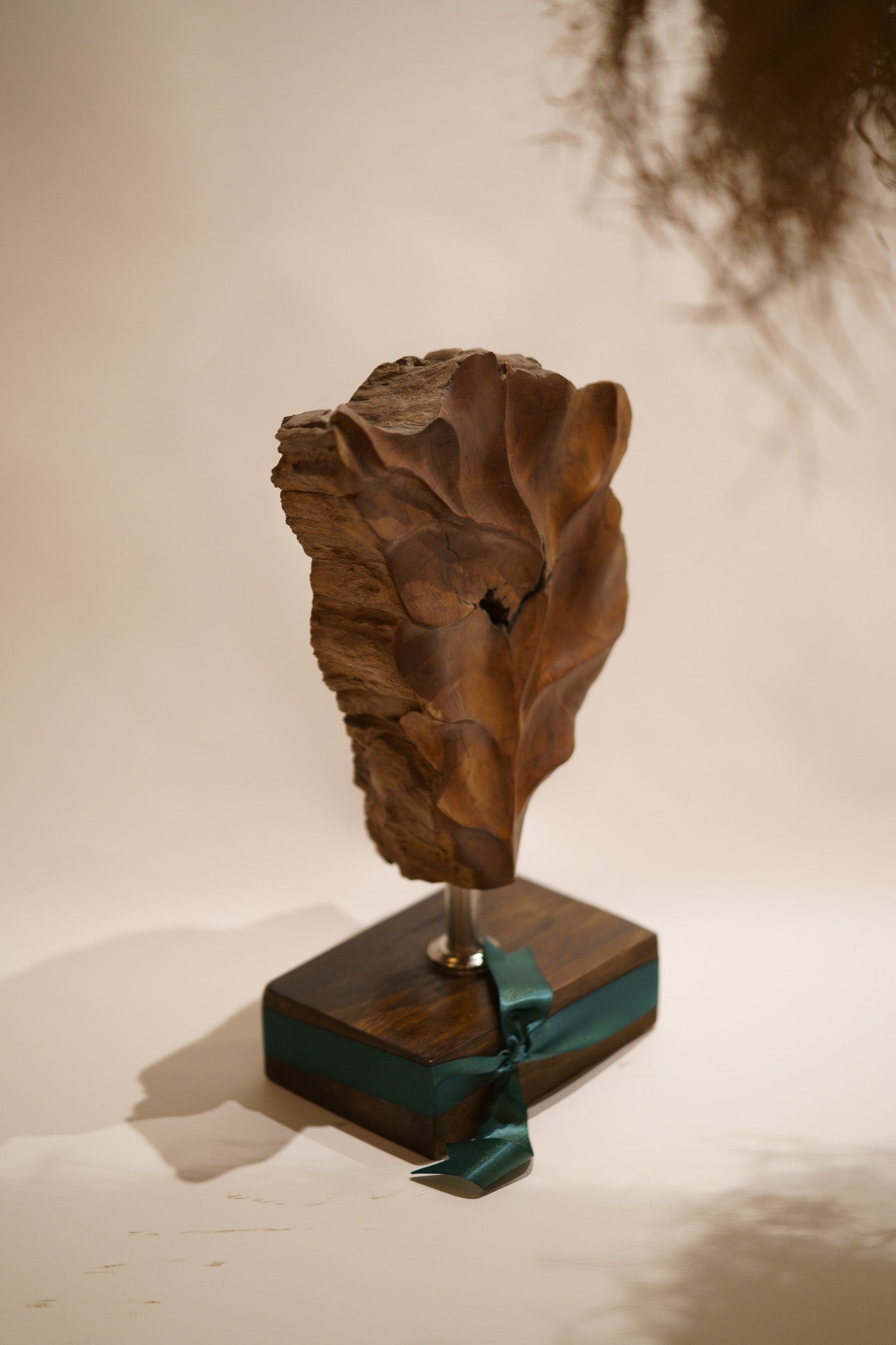 Business gift: sculpture "Leaf"