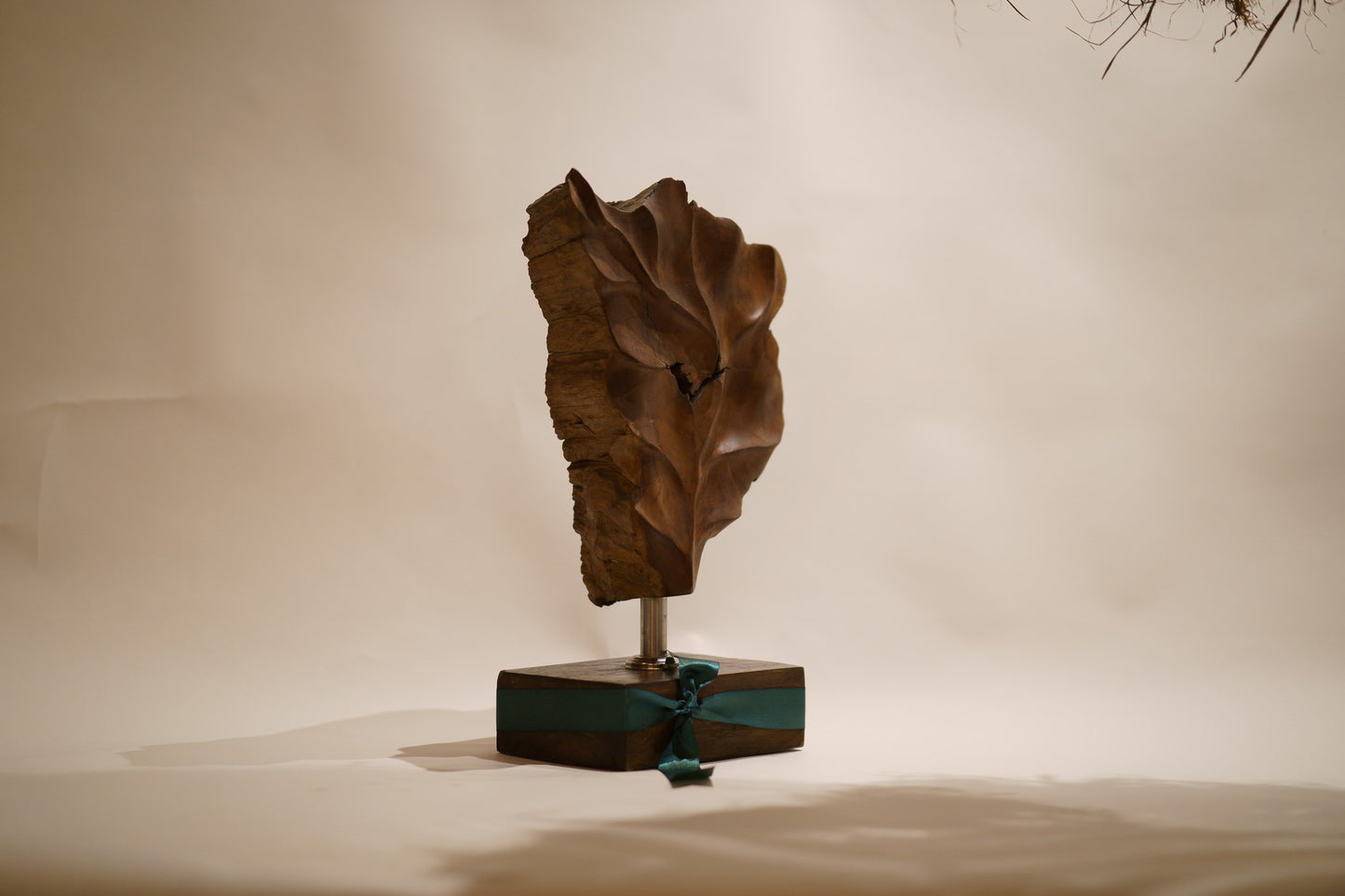 Business gift: sculpture "Leaf"