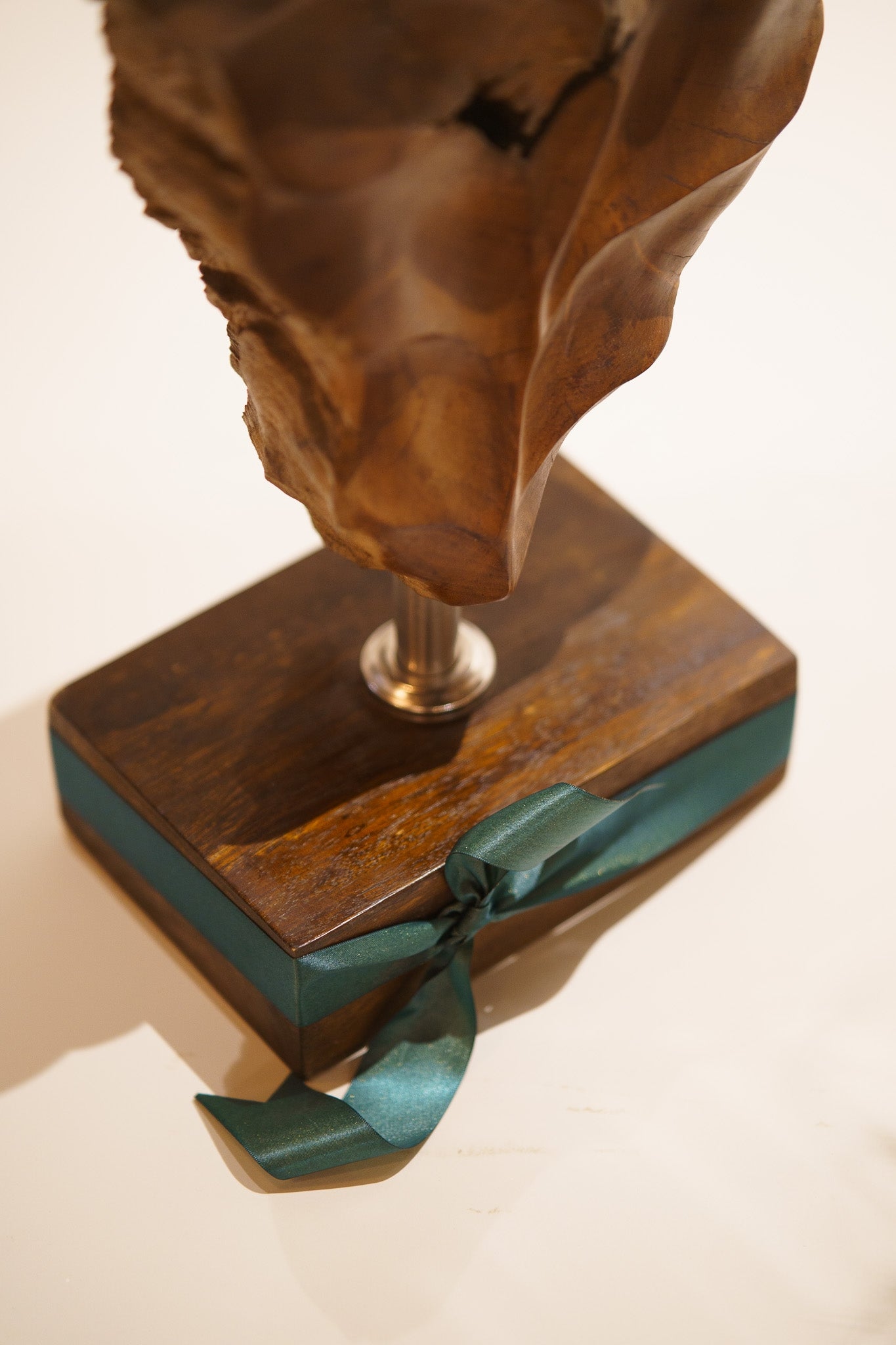 Business gift: sculpture "Leaf"